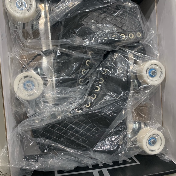VNLA skates fame wheels. Worn once at indoor rink - Picture 5 of 6